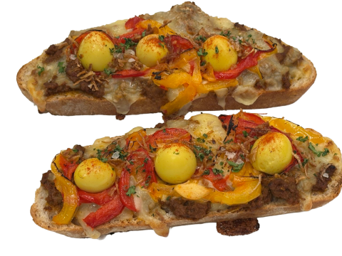 キーマカレーとうずらのたまごのタルティーヌ